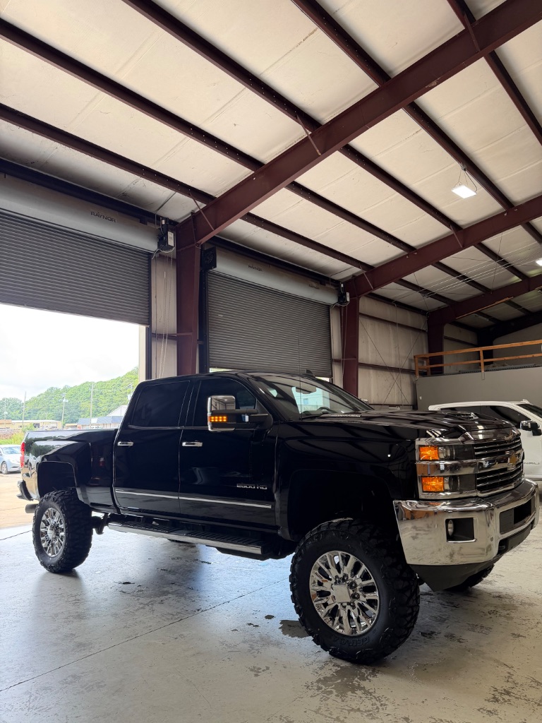 2017 Chevrolet Silverado 2500HD LTZ - Photo 8