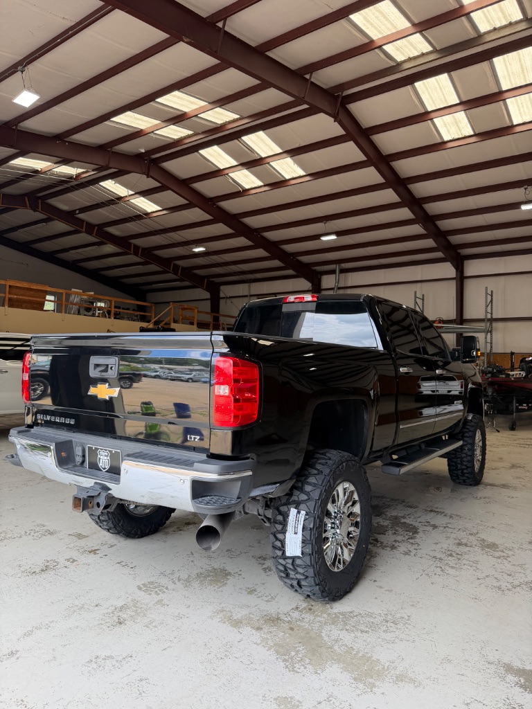 2017 Chevrolet Silverado 2500HD LTZ - Photo 6